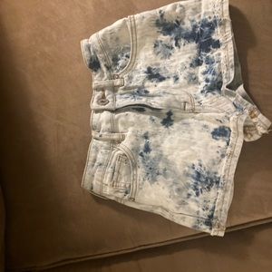 Jean shorts. High waisted. Bullhead denim from PAC sun. Suttle die dye. Xs00s
